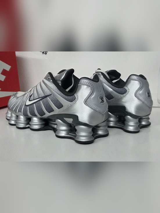 Nike Men\'s Size 11.5  Shox TL Print (IH4466 095) Silver/White Running Sneaker NW main image 5